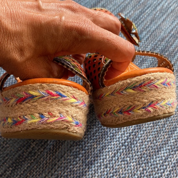 Espadrille wedge sandal by L’Artiste. Great summer sandal in a size 9 - Picture 7 of 10